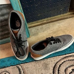 Men’s size 10 Vans casual shoes